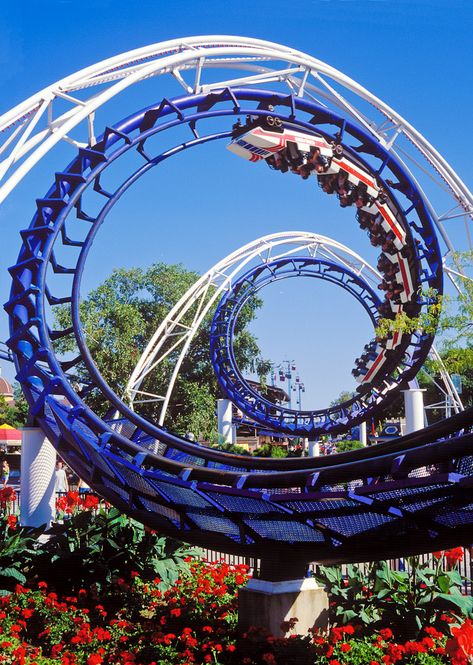 The Classic Corkscrew Midway Shot!   "Corkscrew - Cedar Point" Cedar Point Roller Coasters, Cedar Point Amusement Park, Best Roller Coasters, Midwest Vacations, Best Family Vacation Spots, Best Amusement Parks, Sandusky Ohio, Europa Park, Theme Parks Rides