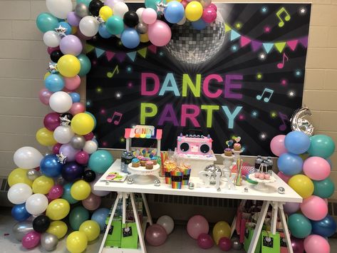 Zumba dance party. Glow party Zumba Theme Party Ideas, 3rd Birthday Dance Party, Zumba Party Ideas, Just Dance Party Ideas, Dance Party Theme, Dance Birthday Party, Zumba Party, Zumba Kids, Music Theme Birthday