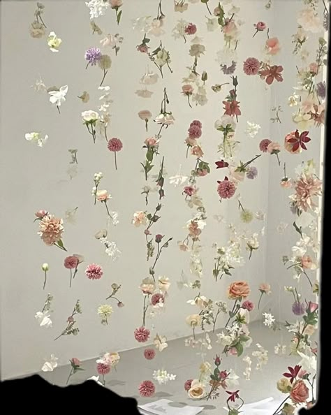 Photo Wall Bridal Shower Ideas, Dainty Party Theme, Bach Backdrops, Floating Flower Wall Backdrop, Floating Flower Backdrop Diy, Diy Flower Curtain Backdrop, Diy Floating Flower Wall, Spring Bridal Shower Backdrop, Wildflower Photo Backdrop