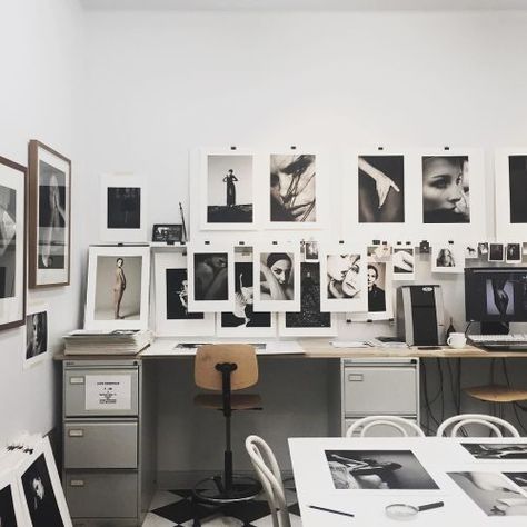 Photographer Workspace, Photography Workspace, Photography Home Office, Photography Office, Creative Workspace, Workspace Inspiration, Workspace Design, Office Inspiration, Home Office Design