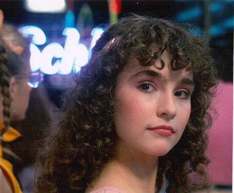 Diane Franklin in "The Last American Virgin" (1982) The Last American Virgin, Diane Franklin, Cher Hair, 80’s Aesthetic, Female Icons, 70s Aesthetic, Ni Idea, Comics Girls, Great Films