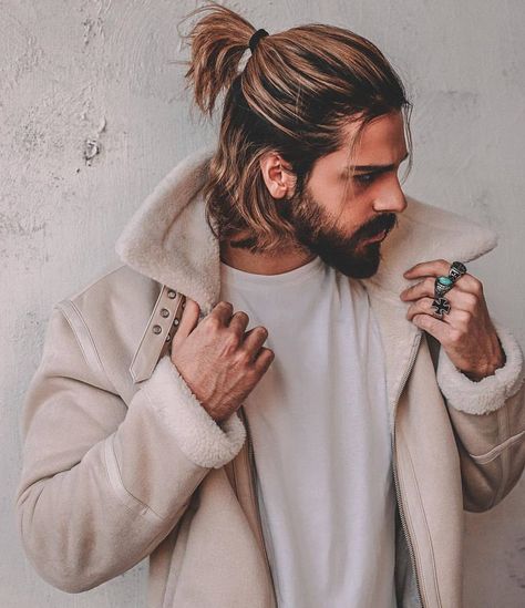 Long Haired Men 💗 on Instagram: “Photo by: @longhairstylemen 📷 - Follow @longhairvikings for daily posts of the most beautiful men with long hair! 🔥 #longhairvikings…” Ponytail Hairstyles For Men, Mens Ponytail Hairstyles, Man Ponytail, Man Bun Hairstyles, Mens Hairstyles With Beard, Gents Hair Style, Wavy Hair Men, Men's Long Hairstyles, Beard Hairstyle