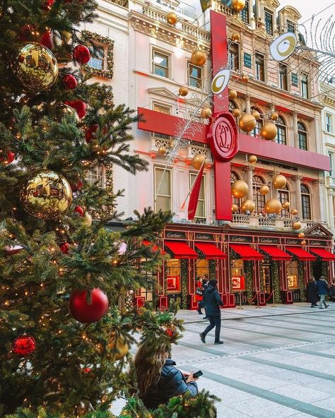 London Christmas Wallpaper, London Xmas, London Christmas Lights, Best Christmas Decorations, Bond Street London, Christmas In London, Christmas Displays, Christmas In Europe, London Vacation