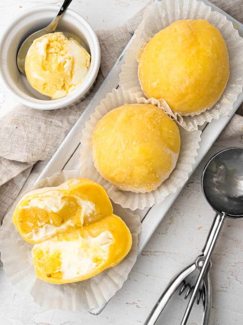 Soft and chewy mango mochi filled with mango ice cream, made with just two ingredients and the microwave! What Is Mochi, Mango Mochi, Matcha Mochi, Mochi Ice, Mochi Cake, Japanese Treats, Mochi Ice Cream, Mango Ice Cream, Glutinous Rice Flour