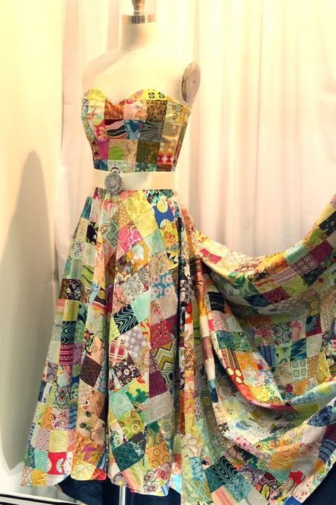 not a quilt but still so freaking awesome - this pic from Quilt Market Portland, i want to make this!! Quilted Clothing, Patchwork Fashion, Patchwork Clothes, Fashion Patchwork, Quilted Skirt, Quilt Dress, Quilted Clothes, Patchwork Skirt, Upcycled Fashion