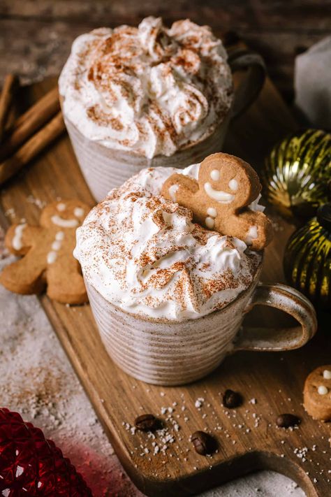 Cozy Gingerbread Latte - Kalejunkie Gingerbread Hot Chocolate Recipe, Gingerbread Hot Chocolate, Cozy Drinks, Gingerbread Latte, Winter Coffee, Ginger Cookies, Winter Drinks, Jamaican Recipes, Hot Chocolate Recipes