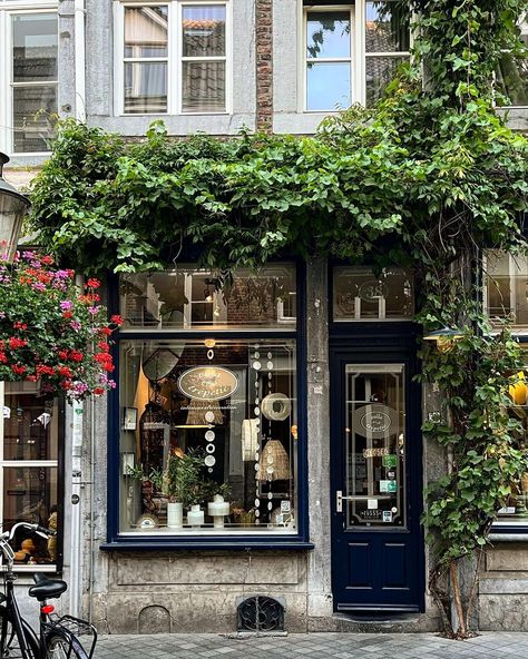 Vintage Coffee Shops, Cafe Exterior, Shop Facade, Storefront Design, Coffee Shop Aesthetic, Shop Buildings, Cute Cafe, Florist Shop, English Shop