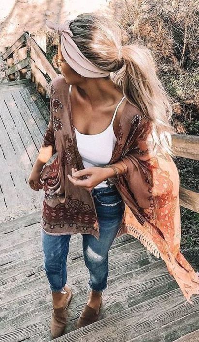 This is one of the most chic summer cardigans for the beach! #fashion#hippiefashion #outfits #style#mirrorselfie #fashioninspiration Hippie Elegante, Looks Hippie, Look Hippie Chic, Boho Winter Outfits, Hippie Mode, Look Boho Chic, Estilo Hippy, Mode Hippie, Estilo Hippie