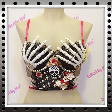 Day of the Dead Bustier dia de los muertos Skeleton by lilkittyko, $145.00 Skeleton Halloween Costume, Rave Style, Flower Costume, Diy Bra, Burlesque Costumes, Rave Costumes, Rave Bra, Fantasias Halloween, Skeleton Hands