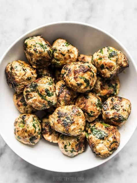 Spinach and Feta Turkey Meatballs are an easy way to add flavor and protein to your meal using inexpensive ground turkey. Perfect for meal prep! Budgetbytes.com Meatball Bar, Budget Bytes, Soy Free Recipes, Healthier Options, Candida Diet, Turkey Meatballs, Ground Turkey Recipes, Minced Meat, Spinach And Feta