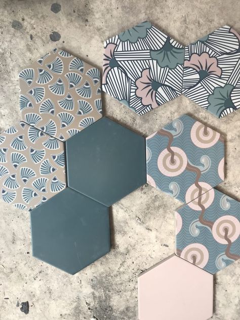 Patterns Interior Design, Marble Tiles Floor, Unique Bathroom Tiles, Unique Tile Patterns, Graphic Tiles, Unicorn Planner, Bathroom Sink Design, Natural Stone Wall, Penny Tile