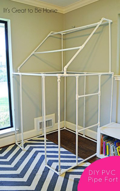 14 things to make with PVC pipe from Tip Junkie. Pvc Pipe Fort, Pvc Fort, Pvc Pipe Crafts, Pvc Pipe Projects, Pvc Projects, Pvc Pipes, Cat Enclosure, Toy Rooms, Pvc Pipe