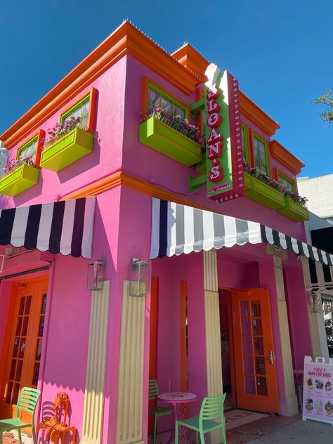 Colorful Cafe, Mexican Restaurant Decor, English Uk, Restaurant Exterior, Salou, Makeup Room, Pink Houses, Ice Cream Shop, Beach Bars