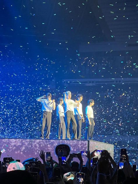 kpop group, TXT, performing at their Sweet Mirage concert in Singapore looking magical as always <3 Txt On Stage, Txt Concert Wallpaper, Txt Concert Photos, Txt Concert Aesthetic, Vision Board Concert, Aesthetic Kpop Concert, Taehyun Wallpaper, Manifestation 2024, Txt Concert