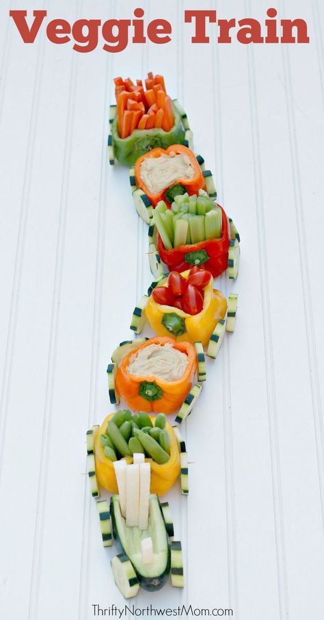 Make vegetables fun for kids with this Veggie Train - a kid-friendly appetizer for parties. Veggie Train, Kid Friendly Appetizers, Hummus Dip, Decorações Com Comidas, Food Art For Kids, Kids Party Food, Veggie Tray, Snacks Für Party, Fun Kids Food