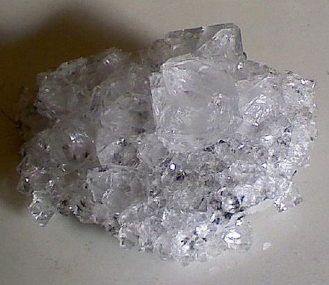 In the Smithsonian kits, these are called 'frosty diamonds'. Diy Crystal Growing, Diy Crystal Crafts, Alum Crystals, Making Crystals, Grow Your Own Crystals, Crystals Growing, Crystal Growing, Borax Crystals, Jewelry Faux