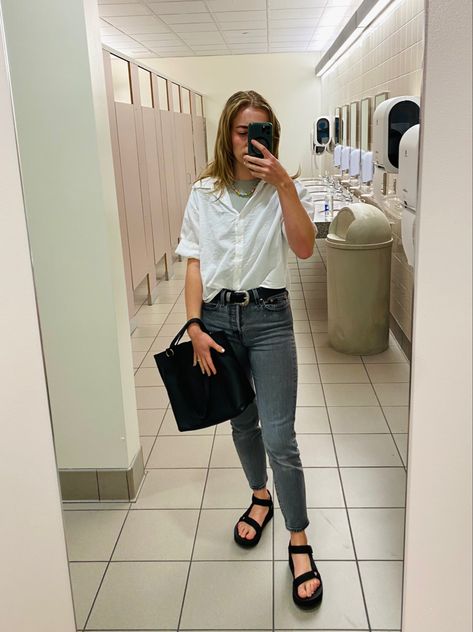 Black Tevas Outfit, Teva Flatform Outfit, Teva Outfits, Teva Midform Sandals, Tevas Outfit, Black Tevas, Teva Outfit, Blundstone Style, Teva Midform