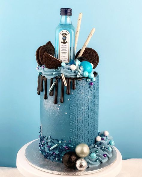 Alcohol Themed Cakes For Men, Themed Cakes For Men, Birthday Oreos, Gin Cake, Gin Alcohol, Mini Chocolate Cake, Alcohol Cake, Instagram Questions, Cakes For Men