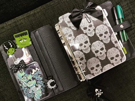 Goth Planner, Goth Stationary, Binder Inspiration, Abstract Coloring Pages, A Level Art Sketchbook, Pretty Journals, Notes Organization, Cool Journals, Filofax Planners