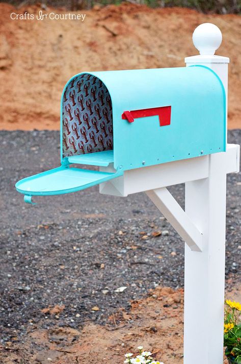 Mailboxes are exposed to all kinds of abuses. If your mailbox looks like it’s seen better days, here are some great mailbox makeover ideas that can bring new life to this very important feature of modern life! #homeimprovement #mailboxmakeover #mailboxmakeover #zenofzada Coastal Mailbox, Nautical Mailbox, Country Mailbox, Brick Mailbox, Mailbox Garden, Mailbox Makeover, Easy Diy Home Projects, Painted Mailboxes, Mailbox Landscaping