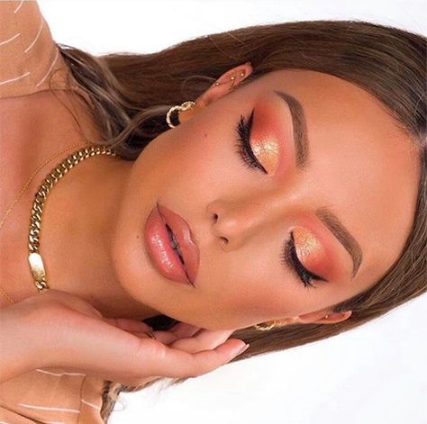 Peach And Gold Makeup, Natural Peachy Makeup, Makeup With Orange Dress, Peachy Eye Makeup, Mac Wedding Makeup, Rose Gold Wedding Makeup, Purple Wedding Makeup, Peachy Makeup Look, Peach Makeup Look