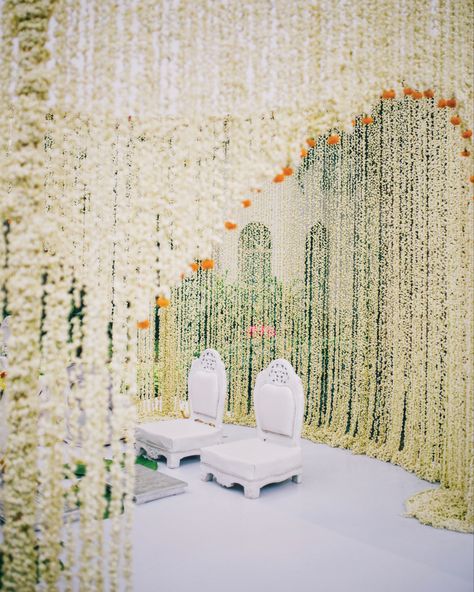 Jasmine Wedding Decor, Indian Jasmine, Jasmine Wedding, Mandap Decor, Flower Decorations Diy, Wedding Mandap, Jasmine Flower, Backyard Wedding, Flower Decorations