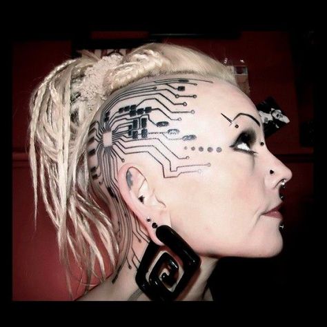 Crazy Piercings, Tech Tattoo, Scalp Tattoo, Cyberpunk Tattoo, Tattoos Pictures, Punk Tattoo, Crazy Tattoos, Worlds Best Tattoos, Instagram Profil