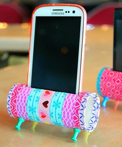 25 Cool and Trendy DIY Crafts for Teens - Raising Teens Today Diy Phone Stand, Diy Tv Stand, Crafts For Teens To Make, Astuces Diy, Cheap Crafts, Toilet Paper Roll Crafts, Sell Diy, Diy And Crafts Sewing, Diy Simple