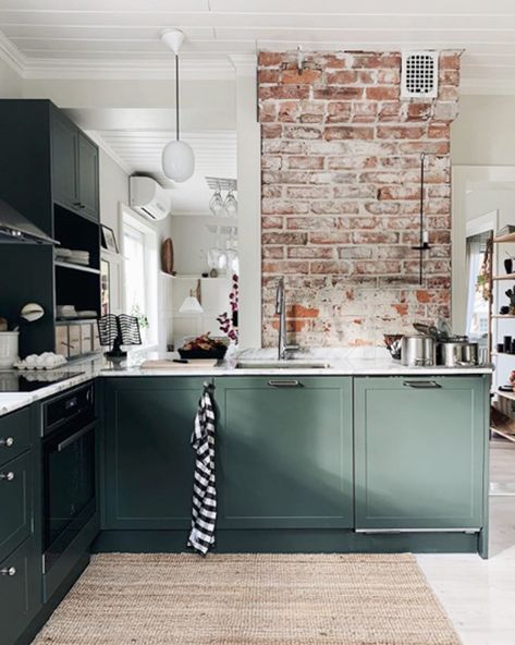 Chicken Wedding, Dark Green Kitchen, Brick Kitchen, Beach Kitchens, Green Kitchen Cabinets, Winter Beach, Exposed Brick Walls, Green Kitchen, Exposed Brick