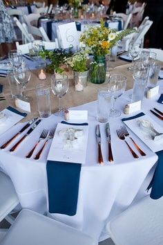 wedding place settings without plates - Google Search Wedding Buffet Table Setup, Buffet Wedding Table Setting, Round Table Settings, Wedding Buffet Table, Rustic Vineyard Wedding, Wedding Decorations Table, Cookie Wedding, Wedding Table Setup, Backyard Wedding Decorations