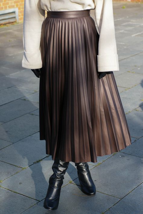 Long brown skirt outfit