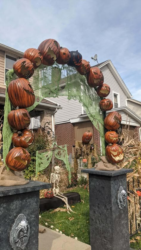 Our Pumpkin Archway Is Finally Finished Pumpkin Archway, Haunted Pumpkin Patch, Haunted Trail, Scary Halloween Decorations Outdoor, Halloween Camping, Halloween Outside, Halloween Decorations Diy, Halloween Graveyard, Halloween Decor Diy