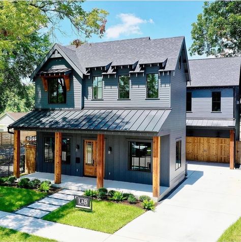 Farmhouse Homes 🏡 on Instagram: “What do you think of this gorgeous farmhouse exterior? Do you like the color? 😍🙌 Can you guess the name of the paint? 👀 Put your BEST guess…” Stained Wood Trim, Gray House, Cabin Exterior, Dark House, Modern Farmhouse Design, Exterior Makeover, Modern Farmhouse Exterior, Casa Exterior, Cabin In The Woods