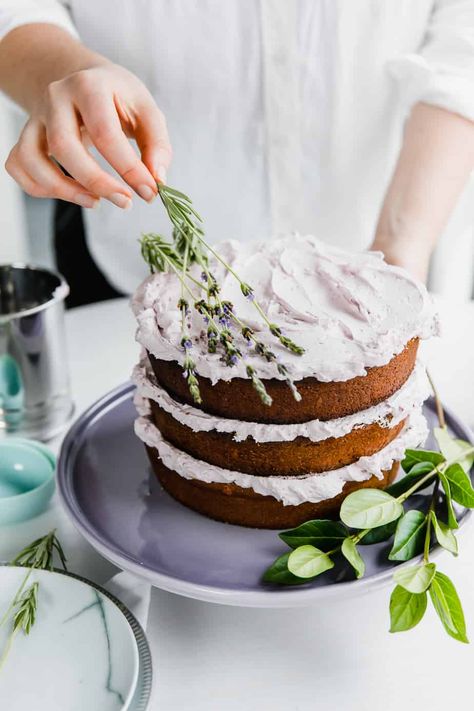 Earl Grey Cake Recipe, Earl Grey Lavender, Earl Grey Cake, Grey Cake, Tea Latte Recipe, Lavender Cake, Easy Frosting, Rosemary Lavender