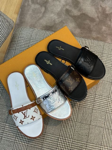 Lv Slippers, Rich Girl Lifestyle, Leather Sandals Handmade, Hype Shoes, Slippers Women, Women Outfit, Trendy Shoes, Casual Shoes Women, Shoe Game