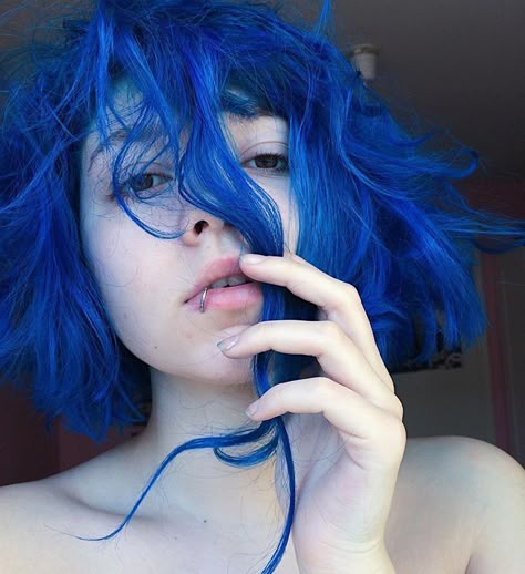 Neon Blue Hair, Genderfluid Haircut, Short Blue Hair, Short Hair Blue, Cute Hair Colors, Goth Hair, Dyed Hair Inspiration, Punk Hair, Pretty Hair Color