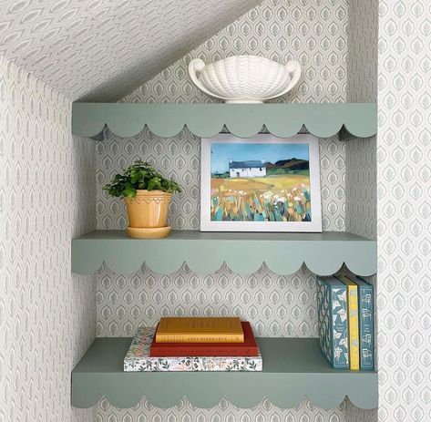 Benjamin Moore UK on Instagram: “How lovely is this pretty corner by @katiegarlanddesigns featuring beautiful scallop edging from @camilla_hampton_interiors painted in…” Hampton Interior, Scalloped Shelf, Mdf Trim, Cottage Details, Colefax And Fowler, My Lovely Friend, Kids Interior Design, Fall Bedroom, Kids Interior