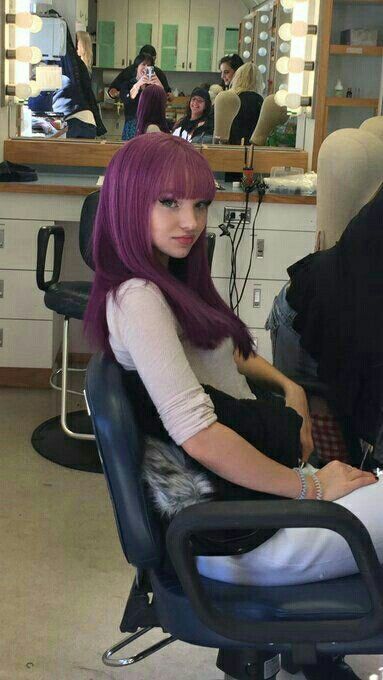 Pink Pantsuit, Dov Cameron, Cameron Hair, Dove Cameron Descendants, Dave Cameron, Descendants Pictures, Dove And Thomas, Mal Descendants, Disney Descendants Movie