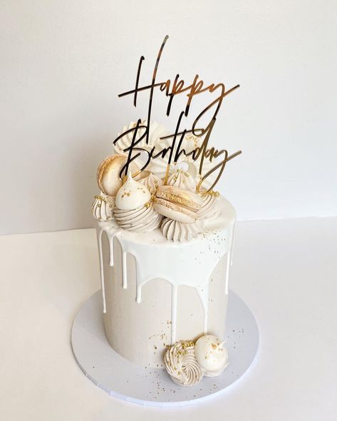 Elegant Simple Birthday Cakes, Birthday Cake Woman Simple, Neutral Birthday Cake Ideas, Tan Cake, Tan Birthday Cake, Beige Bday Cake, Boujee Cake, Neutral Birthday, Neutral Cakes