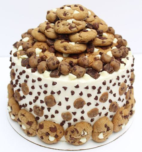 The Ultimate Chocolate Chip Cookie Dough Cake! The cake for any cookie lover :) Recipe is in the link! Super Moist Chocolate Cake, Cookie Cake Designs, Cookie Dough Cake, Ultimate Chocolate Chip Cookie, Mini Chocolate Chip Cookies, Cake Frosting Recipe, Chocolate Chip Cookie Cake, Chocolate Cookie Dough, Torte Cupcake