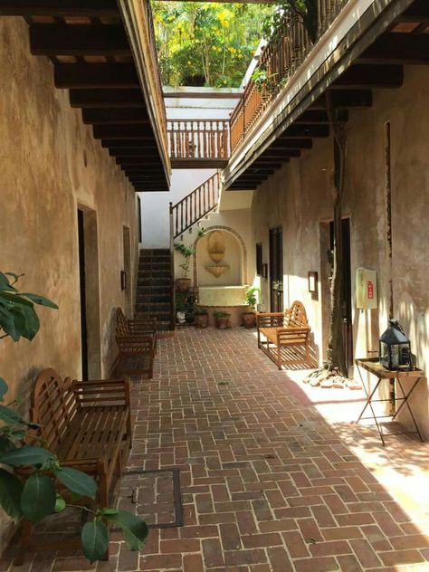 Viejo San Juan Puerto Rico, Small Courtyard Gardens, Building Aesthetic, Small Courtyards, San Juan Puerto Rico, Courtyard Garden, Puerto Rican, Spanish Style, Little Houses