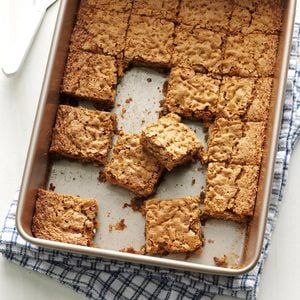 Caramel-Pecan Cookie Butter Bars Recipe: How to Make It Cookie Butter Bars, Caramel Pecan Cookies, Pecan Squares, Pecan Bars Recipe, Pecan Pie Bars Recipe, Pie Bar Recipes, Potluck Desserts, Pecan Bars, Impressive Desserts