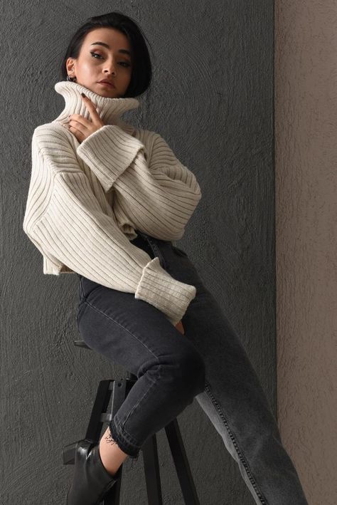 Cropped Turtleneck, Women Turtleneck, Woman Sweater, Turtleneck Sweaters, Thick Sweater, Ladies Turtleneck Sweaters, Thick Sweaters, Womens Turtleneck, White Crop