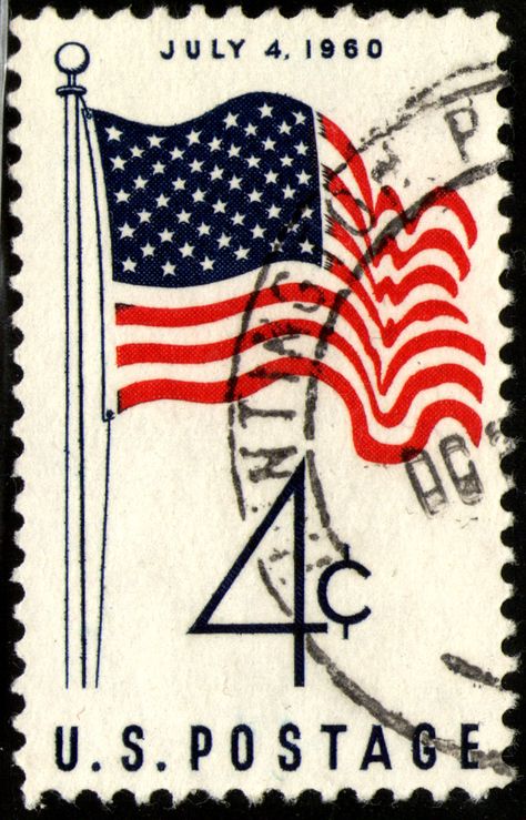 1960 US Flag Stamp     The FIRST stamp to feature the 50 star US flag, changed after Hawaii's entrance into the union on August 21, 1959. Old Post Stamp, Vintage Postage Stamps Usa, Old Us Postal Stamps, New York Stamp Vintage, 4th Of July Images, California Postage Stamp, Usa Stamps, Commemorative Stamps, Going Postal