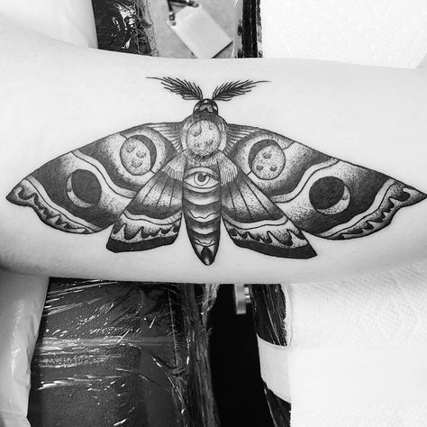 Moth tattoo with moon cycles and all seeing eye Moth Tattoo Eyes, Moth Hip Tattoo, Eye Moth Tattoo, Moth With Eyes Tattoo, Butterfly Art Ideas, Tattoo With Moon, Bday Tattoo, Lunar Moth Tattoo, Dream Decorations