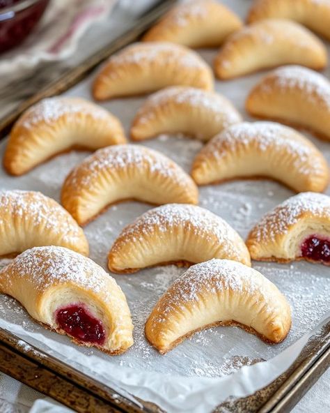 Kiflice Recipe, Crescent Cookies, Recipes Christmas, Crescent Shape, Cookies Recipes, Shaped Cookie, Cookies Recipes Christmas, Cookies Recipe, Christmas Food