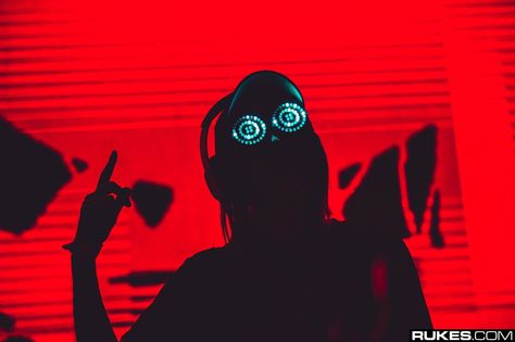 RΞZZ 🌀_🌀 Edm Aesthetic Art, Dark Techwear, Edm Aesthetic, Cyberpunk Photoshoot, Dj Aesthetic, Techwear Cyberpunk, Dj Art, Different Shades Of Red, Travel Humor