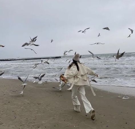 Rainy Beach Photos, Rebekah Harkness Aesthetic, Beach Pictures Cold, Cold Beach Photoshoot, Cozy Beach Photoshoot, Cloudy Beach Photoshoot, Rainy Beach Photoshoot, Beach Winter Aesthetic, Photoshoot Ideas Sea