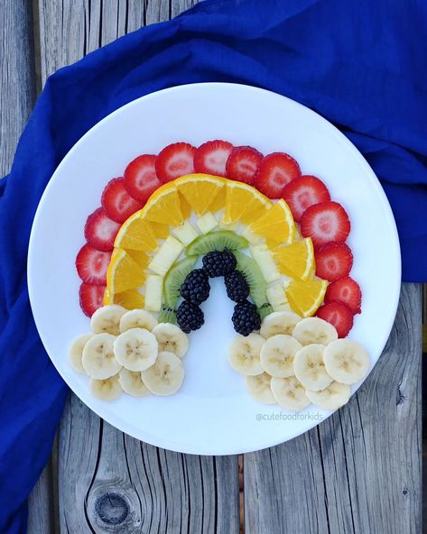 Cute Ways To Serve Fruit, Kid Food Art, Rainbow Fruit Platter, Food Art Lunch, Rainbow Plates, Rainbow Fruit Platters, Rainbow Plate, Fruit Rainbow, Rainbow Foods