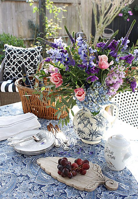 Summer Table Settings, Summer Tablescapes, Raindrops And Roses, French Country Garden, Spring Tablescapes, Floral Arrangements Diy, Rose Of Sharon, Summer Tables, Flower Therapy